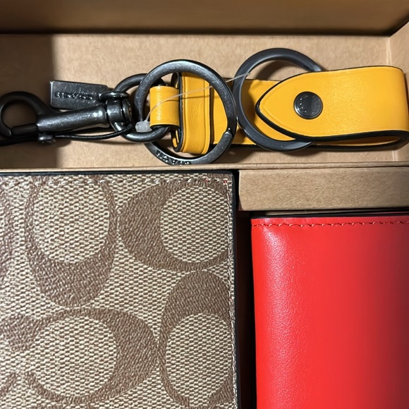 New COACH 3IN1 WLLT BOX SIG CL QB/KHAKI/MIAMI RED MULTI wallet gift box new box - Picture 4 of 9